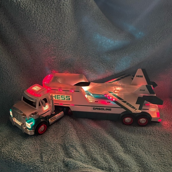 HESS 2010 TOY TRUCK AND JET. Excellent Condition - Picture 4 of 13